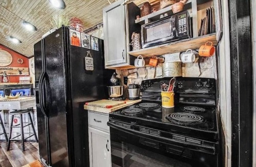 Bonnieville Casa | A little piece of heaven! Rustic cabin with a pond