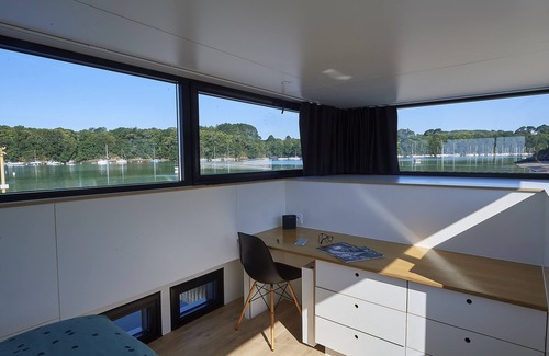 Guidel-Plages Alquiler De Eote | A lodge boat at Guidel-Plages marina