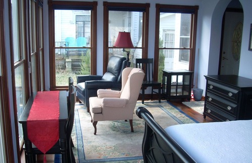 Mount Vernon Cama Y Desayuno | Un refugio encantador en un entorno rural privado con arroyos, estanques, árboles y campos.