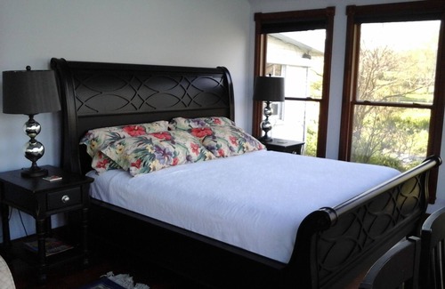 Mount Vernon Cama Y Desayuno | Un refugio encantador en un entorno rural privado con arroyos, estanques, árboles y campos.