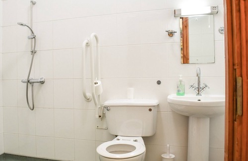 Twywell Cabaña | 2 bedroom accommodation in Aldwincle, near Kettering