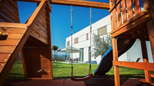 Zmijavci Villa | A modern villa in Zmijavci with a gym, tennis and basketball court