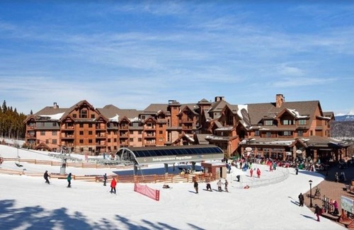 Breckenridge Complejo | A perfect ski vacation in February. Ski-in Ski-out with all the amenities!