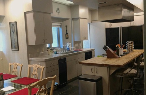 Shenandoah Valley Casa | Bienvenido, "theHiddenGarden", un oasis de serenidad rodeado de más de 30 bodegas.