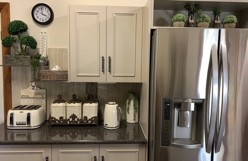 Mount Gambier Casa | ‘A Place to call “Home” - A Bespoke Getaway with FREE Wi-Fi