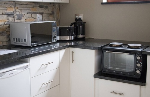 Paarl Casa | A ’Queenslin Guesthouse ofrece a los huéspedes un hogar tranquilo lejos de casa.