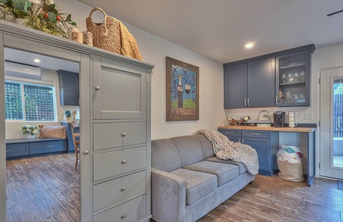 Greenfield Apartamento | A quiet, relaxing, country getaway with a creek, pool and private hot tub.