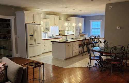 Midway Casa | A retro rejuvenation