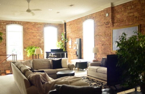 Berrien Springs Villa | Un amplio apartamento tipo loft ubicado en el centro histórico de Berrien Springs
