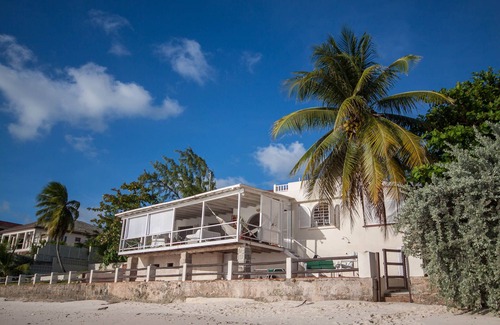Atlantic Shores Casa | ¡El hogar de un surfista lejos de casa! Suave alrededor de los bordes, acogedor y playero