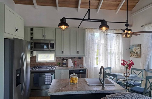 Juba Sound Cabaña | A three-bedroom house with pool. Centrally located with10 min drive to the beach