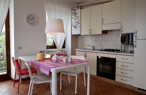 Someraro Apartamento | 2 Una ventana con vistas al lago Maggiore!