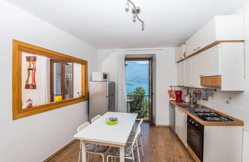 Consiglio di Rumo Casa | Una ventana sobre el lago de Como - cabaña de piedra con impresionantes vistas y jardín privado