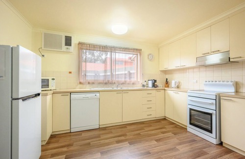 Hamilton Hotel | AAt 28 Goldsmith Motel