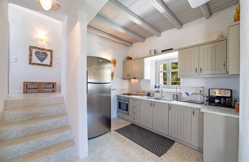 Naousa Villa | AB HOUSE VILLA, piscina privada, vista a Kolibithres, Naousa, Paros (AMA: 00000474569)