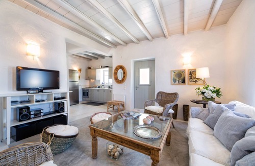 Naousa Villa | AB HOUSE VILLA, piscina privada, vista a Kolibithres, Naousa, Paros (AMA: 00000474569)