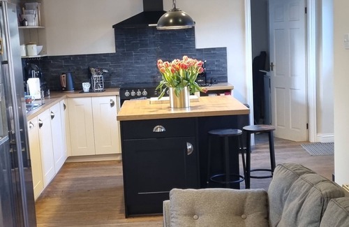 Bwlchtocyn Casa | Abersoch house sleeps 14 with hot tub, large garden and dog friendly