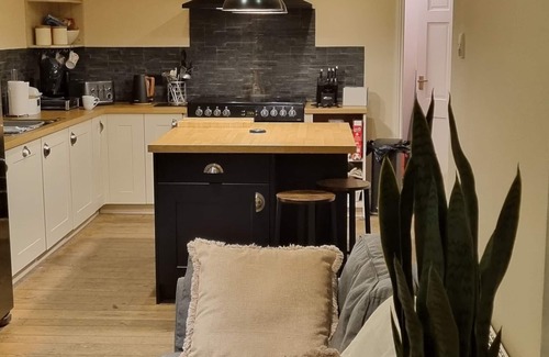 Bwlchtocyn Casa | Abersoch house sleeps 14 with hot tub, large garden and dog friendly