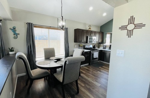 Alban Hills Casa | ABQ Home Overlooking Mountain- Near Sandia Tramway + Balloon Fiesta