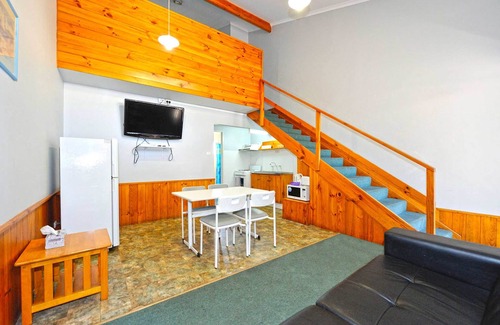 Tarcoola Beach Hotel | Abrolhos Reef Lodge