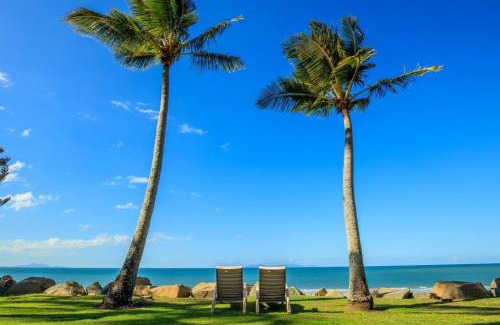 Blacks Beach Apartamento | ABSOLUTE BEACH FRONT MACKAY - Blue Pacific