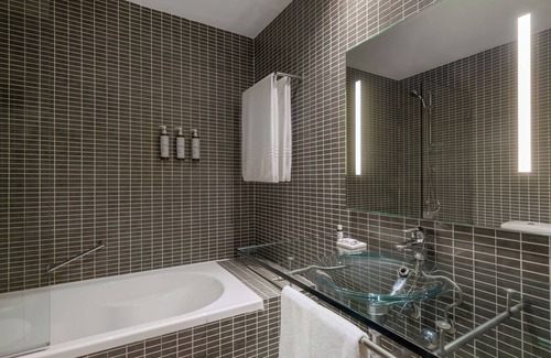 Hortaleza Hotel | AC Hotel Madrid Feria by Marriott