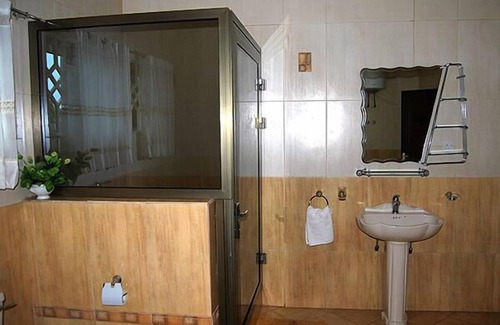 Kwabenyan Hotel | Acacia Lodge, North Legon