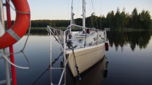 Sysma Alquiler De Eote | Accommodation on a sailboat in Sysmä harbour