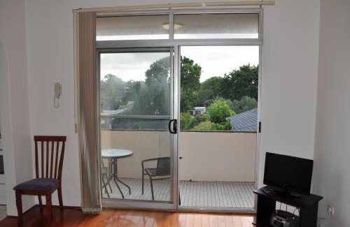 Bexley Apartamento | Accommodation Sydney Kogarah 2 bedroom apartment with balcony