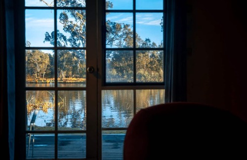 Acheron Cabina | Acheron Valley Country Retreat Lakefront Rooms (LR)