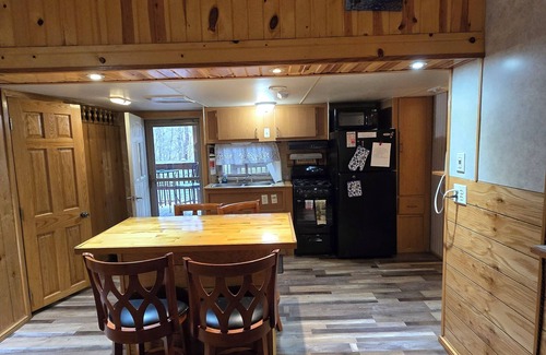 South Bloomingville Cabaña | Acorn Cottage located in Hocking Hills