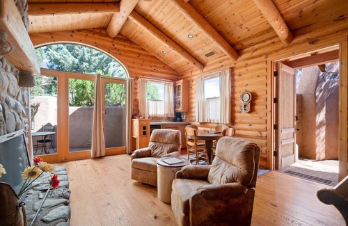 Oak Creek Villa | Adobe Village Inn by RedAwning