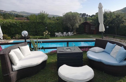 Casalfiumanese Apartamento | Adorabile tavernetta con piscina