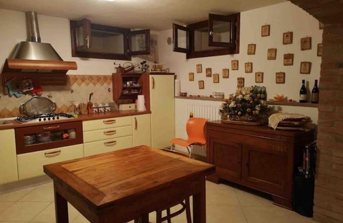 Casalfiumanese Apartamento | Adorabile tavernetta con piscina