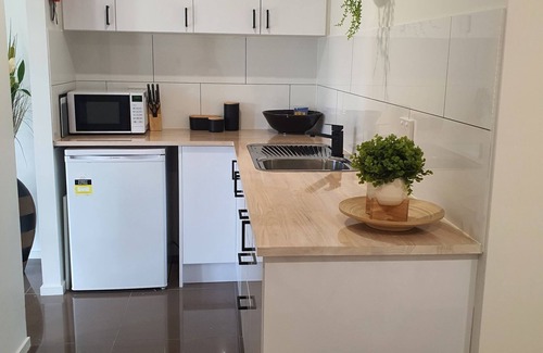 Haywards Bay Apartamento | Adorable 1 Bedroom Place With Hot Tub