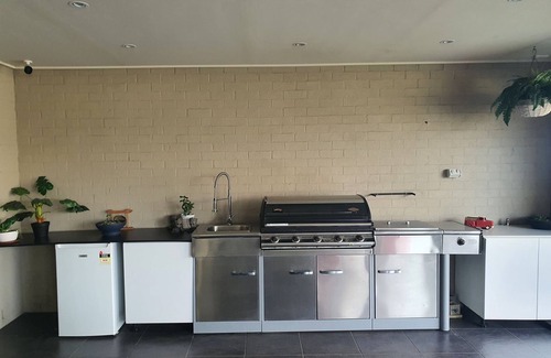 Haywards Bay Apartamento | Adorable 1 Bedroom Place With Hot Tub