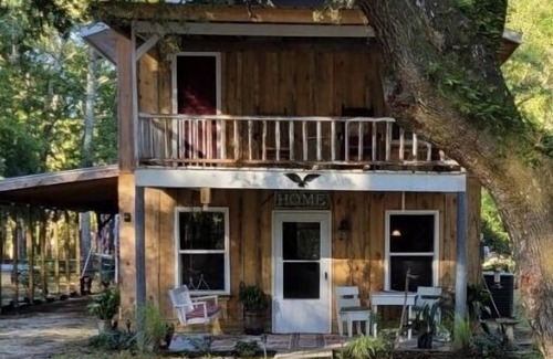 Georgetown Cabina | Adorable 2 story lake front setting.