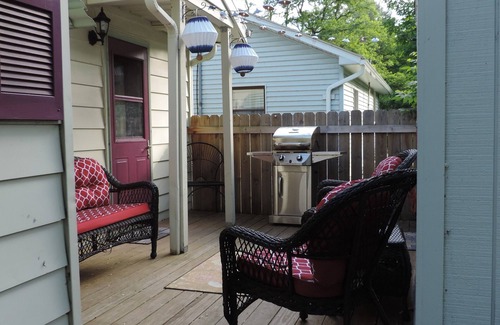Penn Yan Casa | Adorable, cute as a button Keuka Lake view cottage, Close to everything!