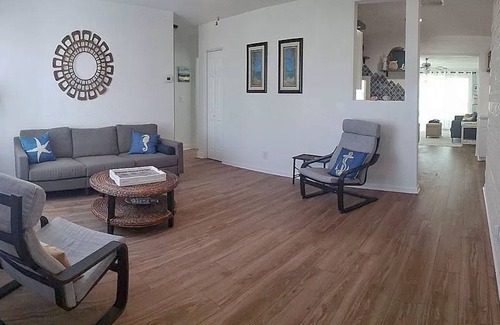 Ormond Beach Plaza Casa | Adorable dog-friendly home with modern interior, great location, AC, & W/D