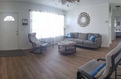 Ormond Beach Plaza Casa | Adorable dog-friendly home with modern interior, great location, AC, & W/D