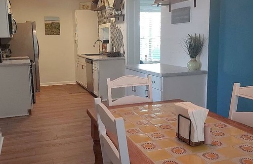 Ormond Beach Plaza Casa | Adorable dog-friendly home with modern interior, great location, AC, & W/D