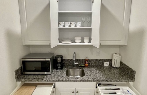 Colton Apartamento | Adorable New home w/ King Bed Suite near UCR