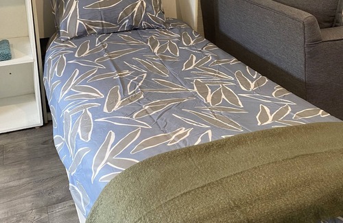 Bensville Cabina | Adorable one bedroom open plan living cabin