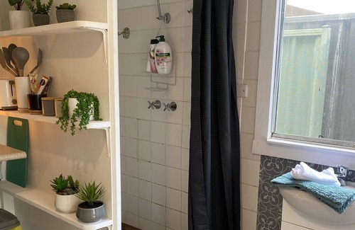 Bensville Cabina | Adorable one bedroom open plan living cabin