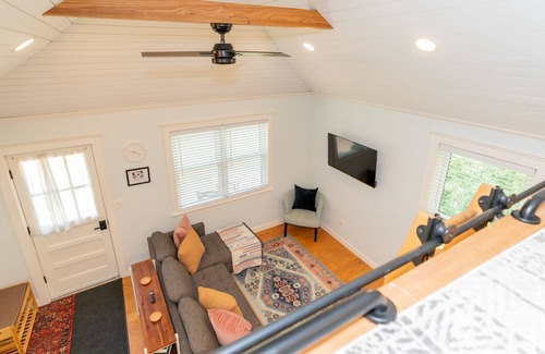 St. Elmo Improvement League Cabaña | Adorable St Elmo Tiny House