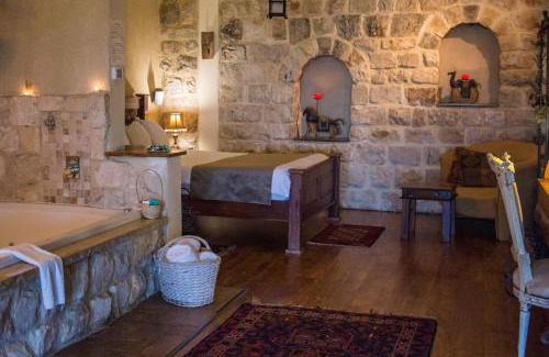 Rosh Pinna Cabina | Adva High Above All