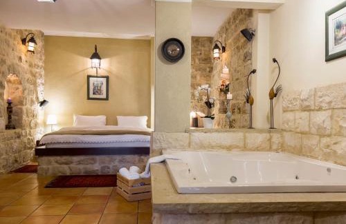 Rosh Pinna Cabina | Adva High Above All