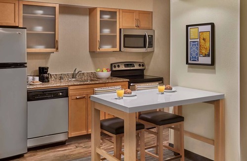 Blue Ash Hotel | Affordability Meets Comfort! Pets Are Welcome, Free Breakfast!