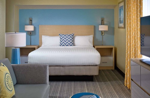 Blue Ash Hotel | Affordability Meets Comfort! Pets Are Welcome, Free Breakfast!