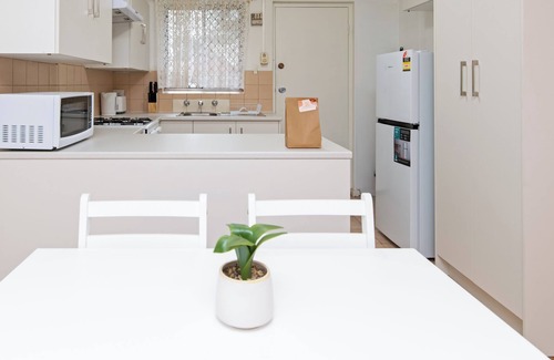 Salisbury Apartamento | Affordable 2-Bedroom Stay - Steps from Parabanks Shopping